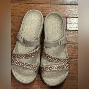 Skechers Women's Wedge Sandal 
Stylish Beaded Size 9